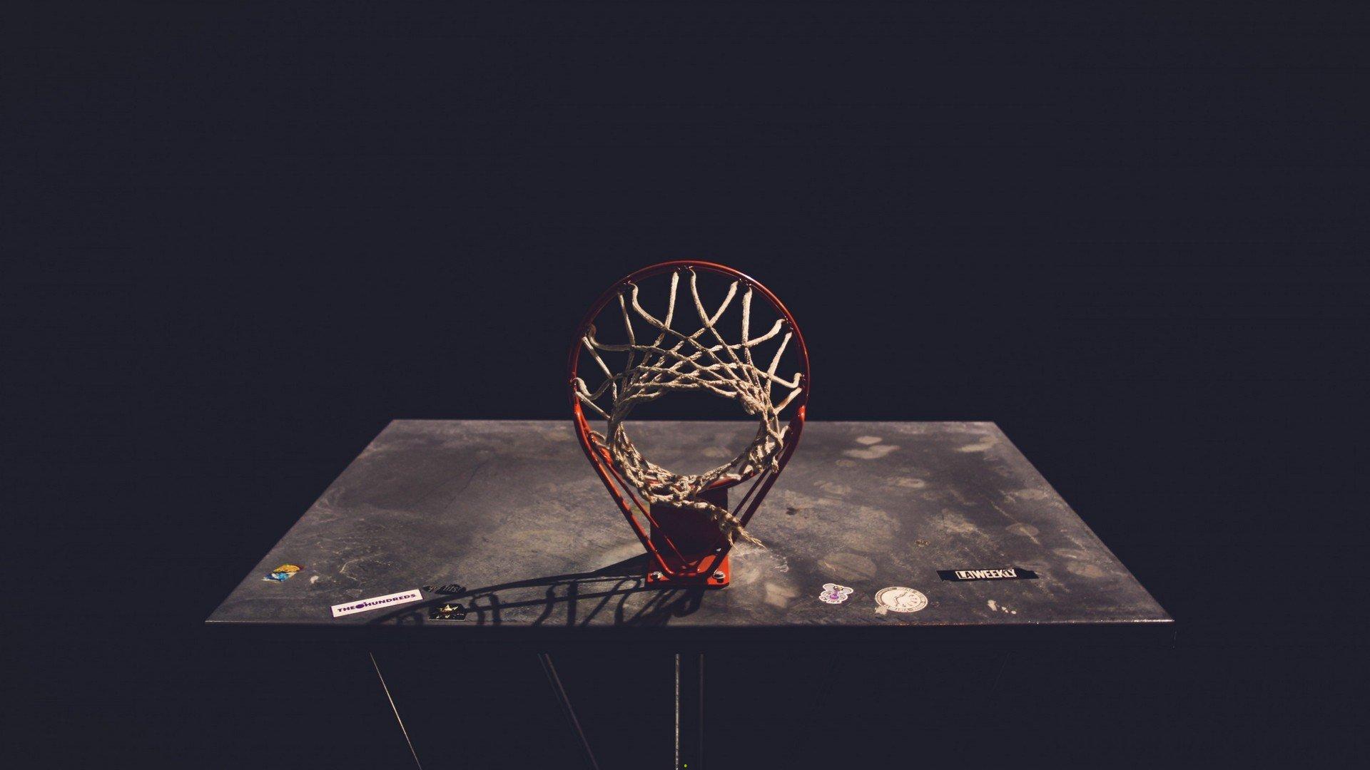 国际足联重拳出击!多名球员因违规遭禁赛,俱乐部收巨额罚单