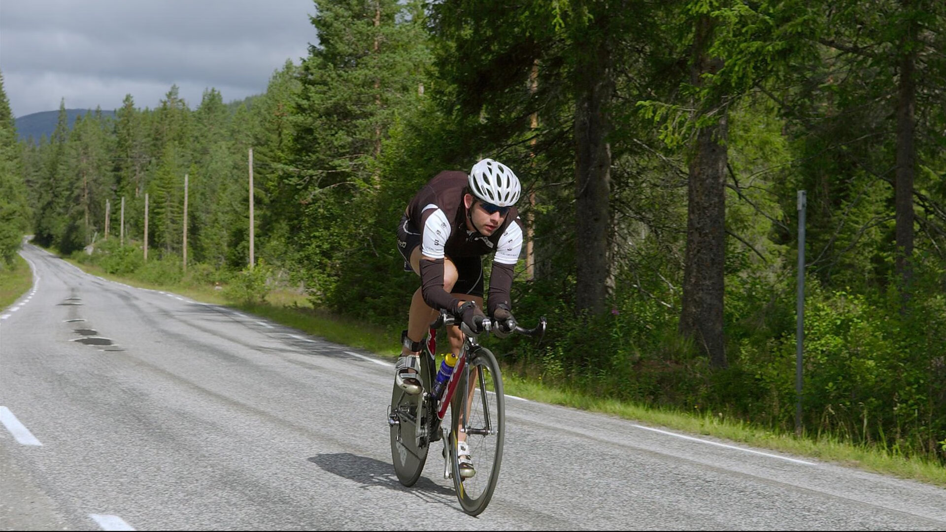 中国短道速滑队世界杯分站赛斩获两金 新秀老将齐发力展现强劲实力