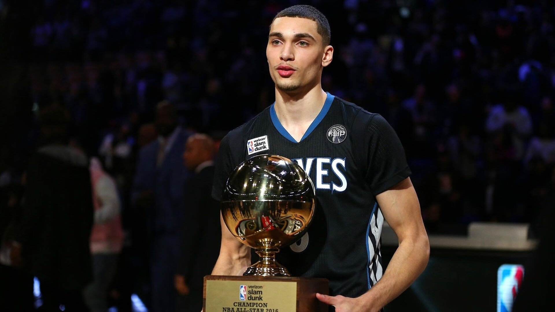 天才新星闪耀绿茵场，帽子戏法助球队逆转夺冠