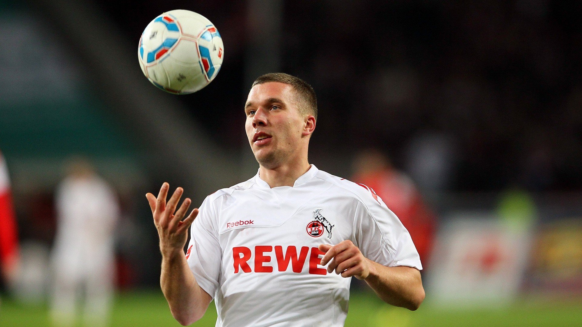 冬奥冠军再创佳绩 国际滑雪联合会世界杯分站赛激战正酣